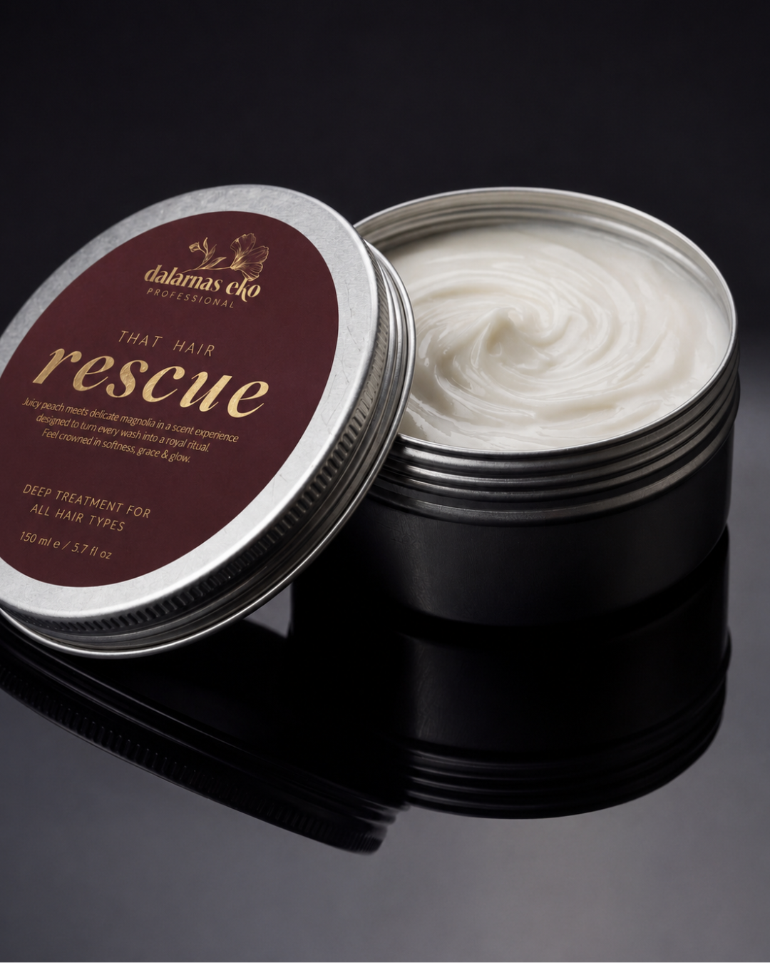 Närbild på den tjocka, krämiga Hair Rescue-formulan i öppen burk